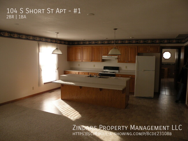 Building Photo - 2 bedroom 1 bath apartment with open floor...