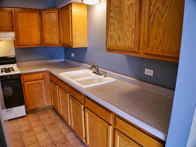 Building Photo - 4827 W 109th St