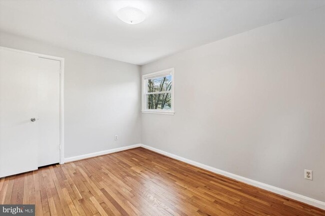 Building Photo - 6154 Beachway Dr