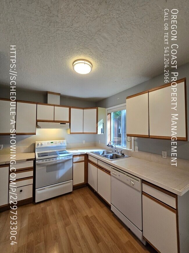 Primary Photo - 131 Ainslee Ave