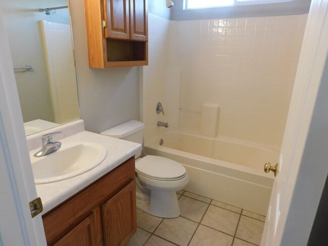 Building Photo - 3 Bed/2 Bath at Fountain Greens