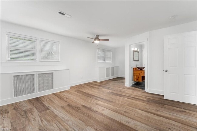 Building Photo - One-of-a-Kind 6-Bedroom Property