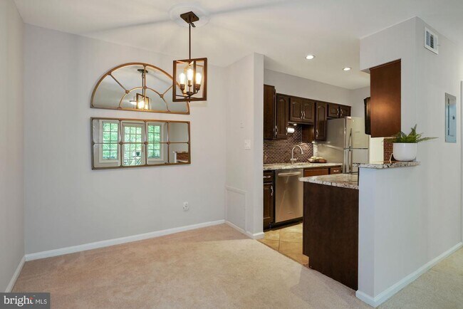 Building Photo - 5907 Kingsford Rd