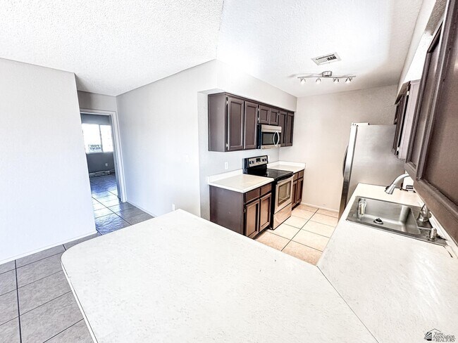 Building Photo - 3845 S Cactus Wren Way