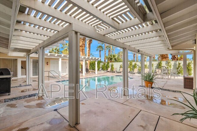 Building Photo - 1425 Vía Soledad