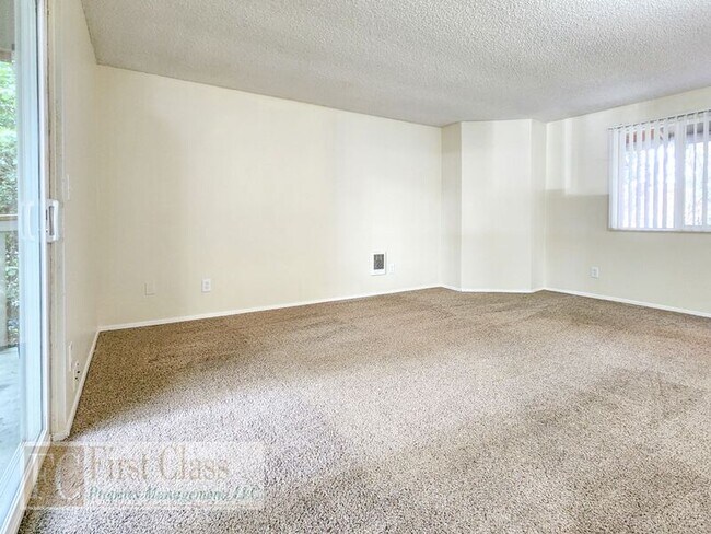 Building Photo - 10058 SW Garrett St