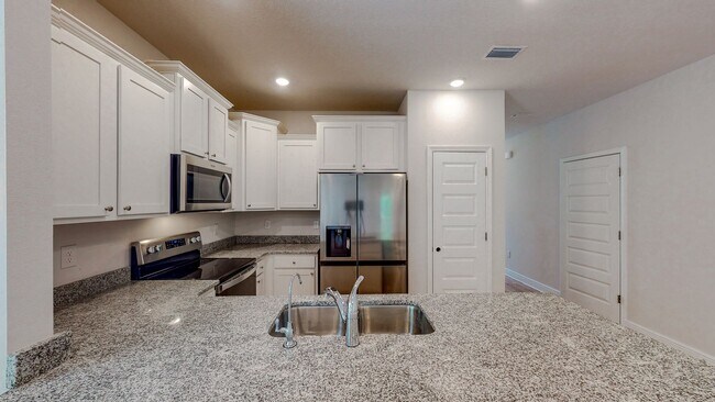 Building Photo - 3 bed 2.5 bathroom townhome in Santa Rosa Beach