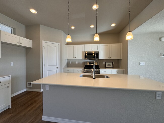 Upgraded kitchen with soft close cabinets - 7738 Bone Creek Pt