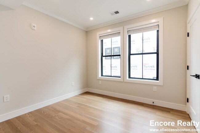 Building Photo - 285 Lamartine St