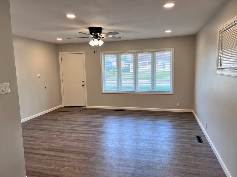 Living Room - 1247 Dennis Dr