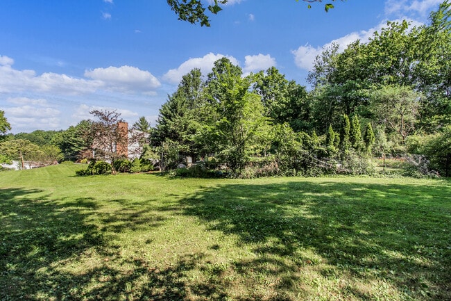 Yard - 25 Tamarack Way