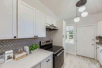 Building Photo - Breathtaking Renovation! Oversized 2 Bed 1...