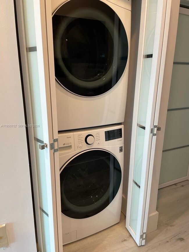 Building Photo - 7928 East Dr