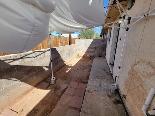 Building Photo - 3423 E Flower St