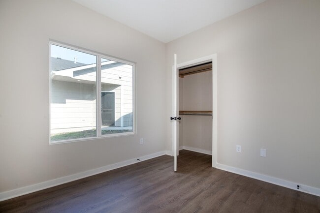 Building Photo - 2921 S Maize Ct
