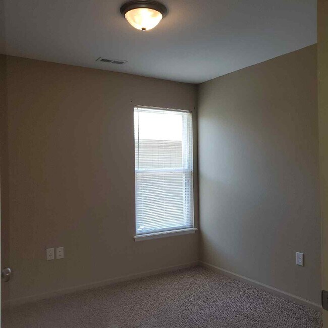 Building Photo - 524 W Gay St