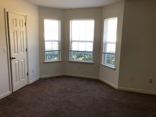 Building Photo - 4212 McClelland Dr