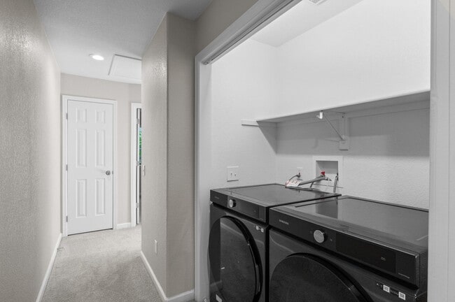Building Photo - Contemporary Comfort Meets Convenience in ...