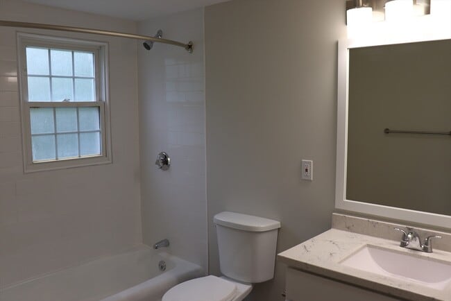 Building Photo - 117 Central St