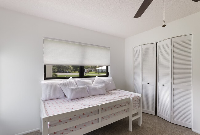 Building Photo - 5424 America Dr