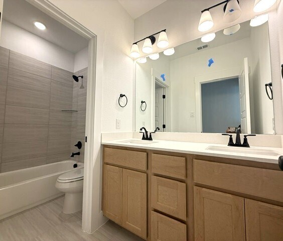 Building Photo - Brand New Home 5 bedroom, 4 bath with loft