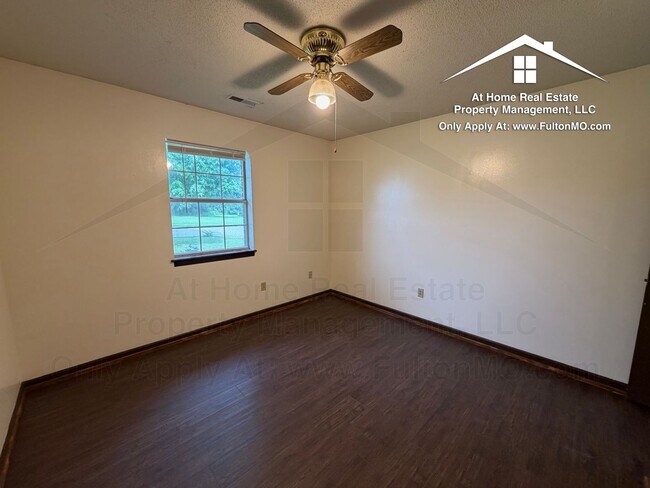 Building Photo - 617 Westview Dr