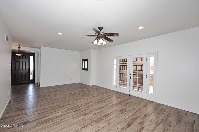 Building Photo - 6006 N 5th Pl