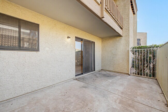 Building Photo - 16624 E Palisades Blvd