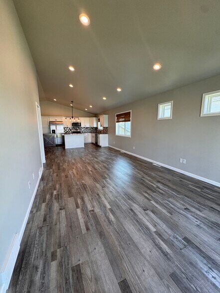 Building Photo - 2311 Eagle Valley Dr S