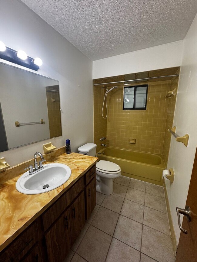 Building Photo - Charming Ocala Retreat in Peaceful 55+ Community – Move-In Ready!