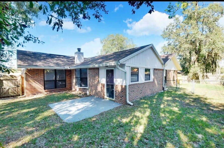 Building Photo - 6241 Cranberry Ln E