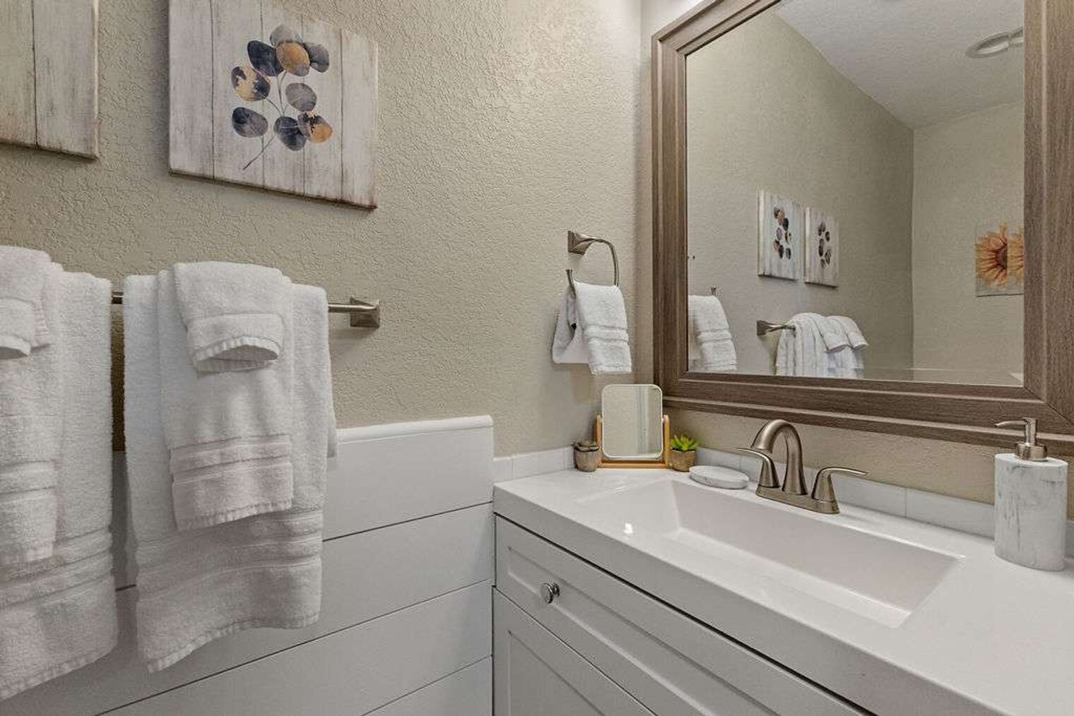 Building Photo - 2490 Main St