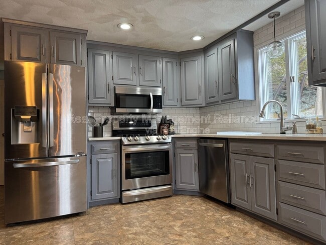 Building Photo - 14 Ravenna Ave