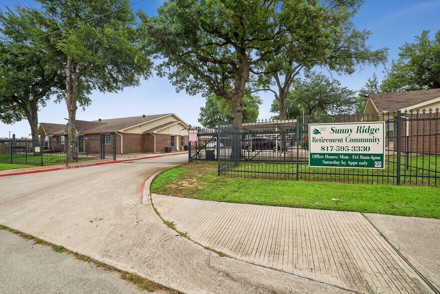 Building Photo - 1604 N Hills Blvd