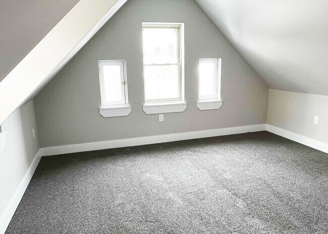 Building Photo - 3216 Bishop St