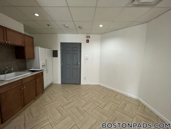 Building Photo - 72 Kneeland St