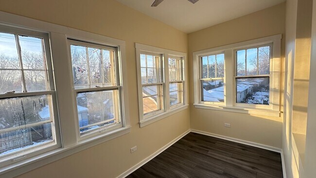 Building Photo - 5226 N Bernard St