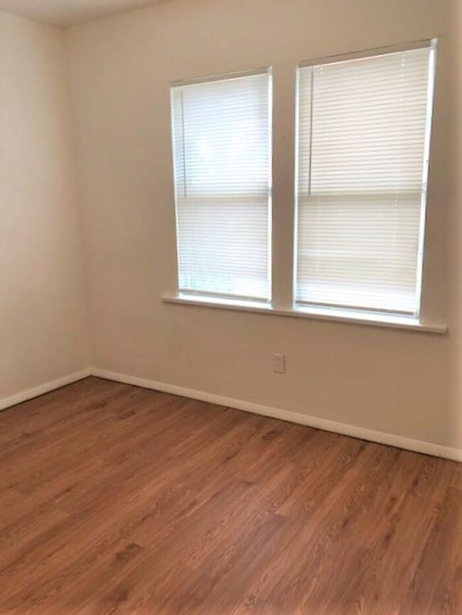 Building Photo - 1 BED 1 BATH COLLEGE HILL ADDITION