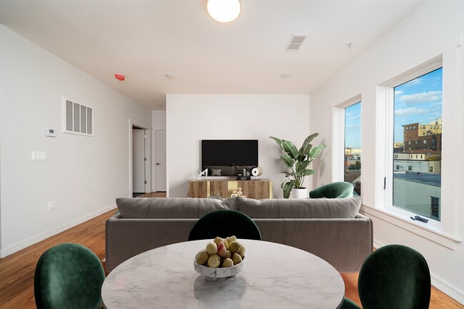 Building Photo - 541 42nd St