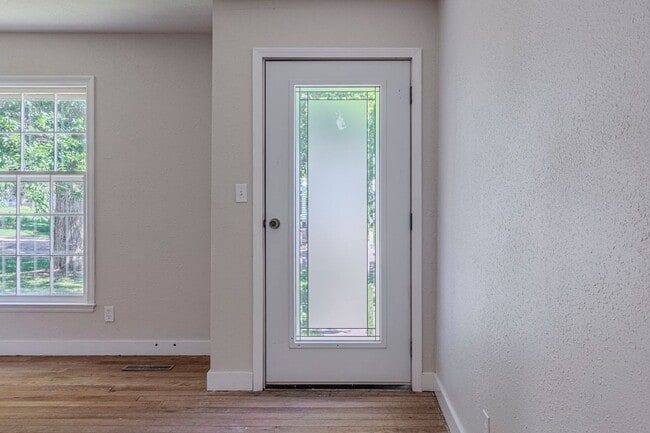 Building Photo - Spacious home for rent!