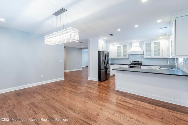 Building Photo - 16 Cypress Ave