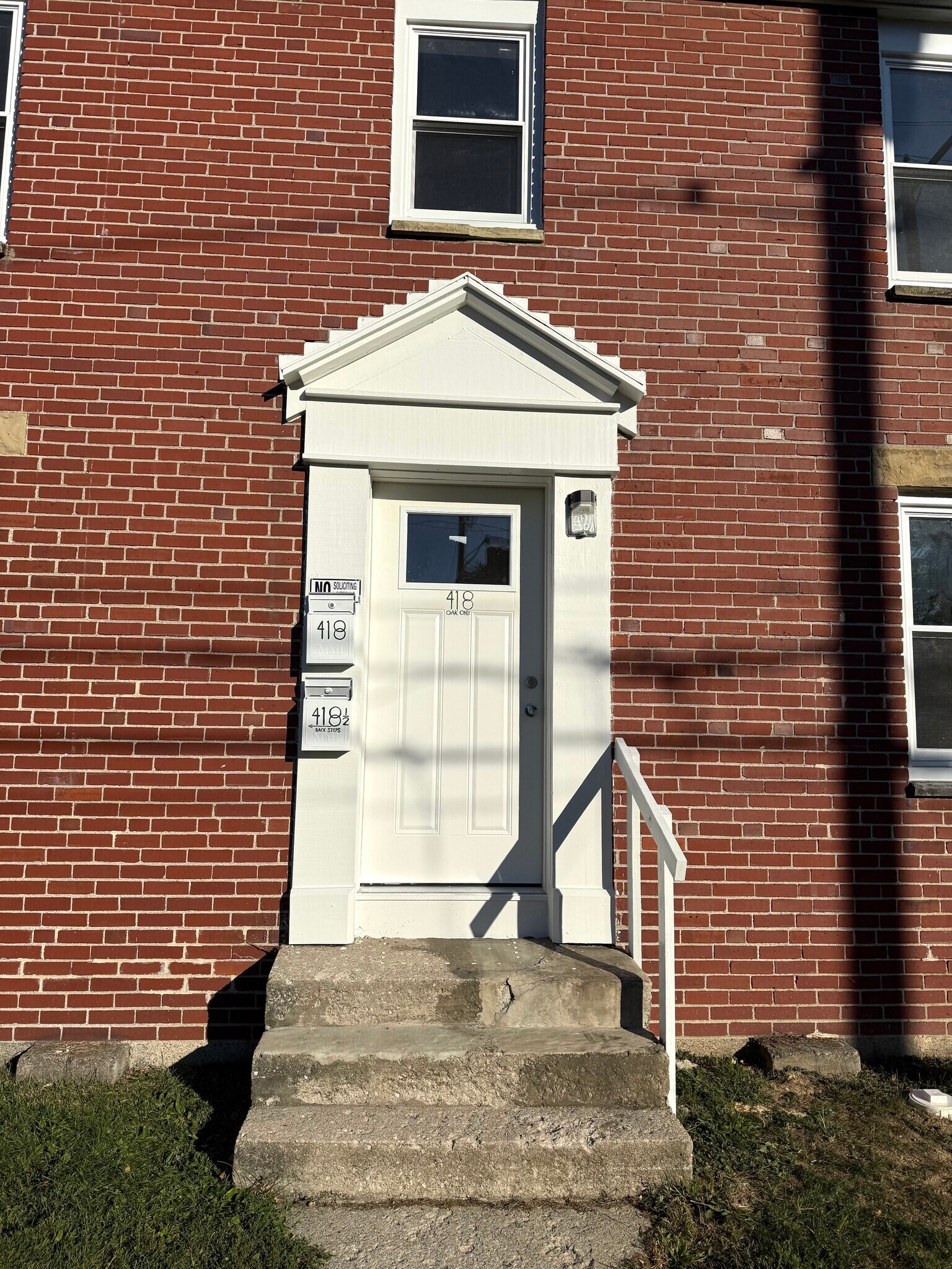 Building Photo - 418 Oak St