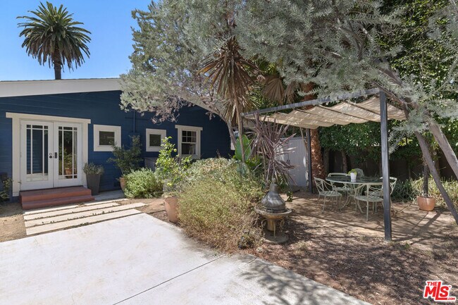 Building Photo - 124 S Hobart Blvd