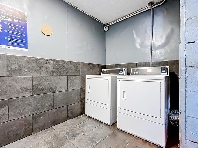 Building Photo - 4645 N Socrum Loop Rd