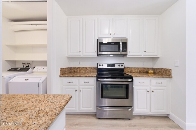 Building Photo - 28955 Oakpath Dr