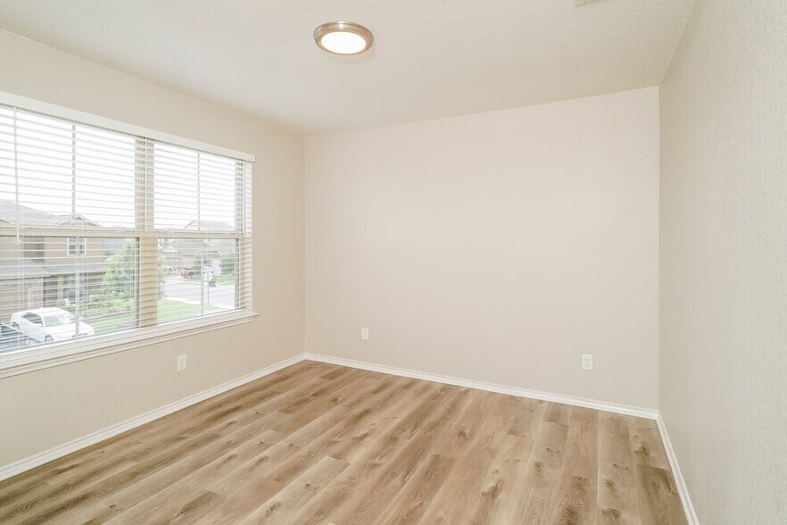 Building Photo - 9719 Belmore Cove