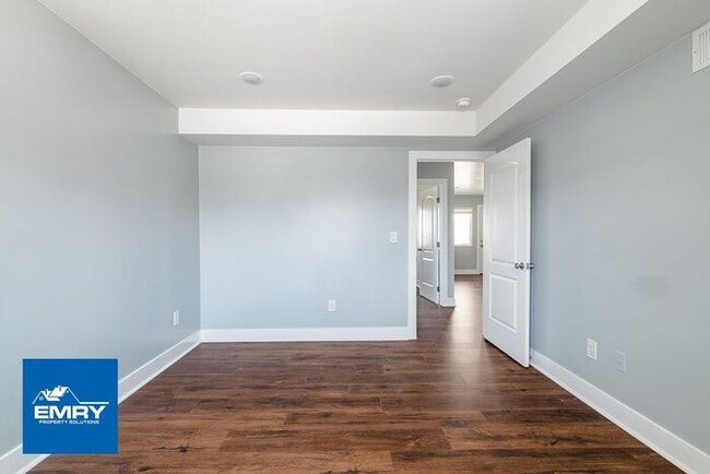 Building Photo - Gorgeous 3 Bd 2 Ba Duplex for Rent!