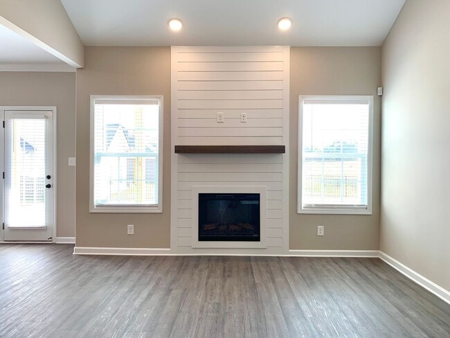 Building Photo - 1406 Citadel Dr