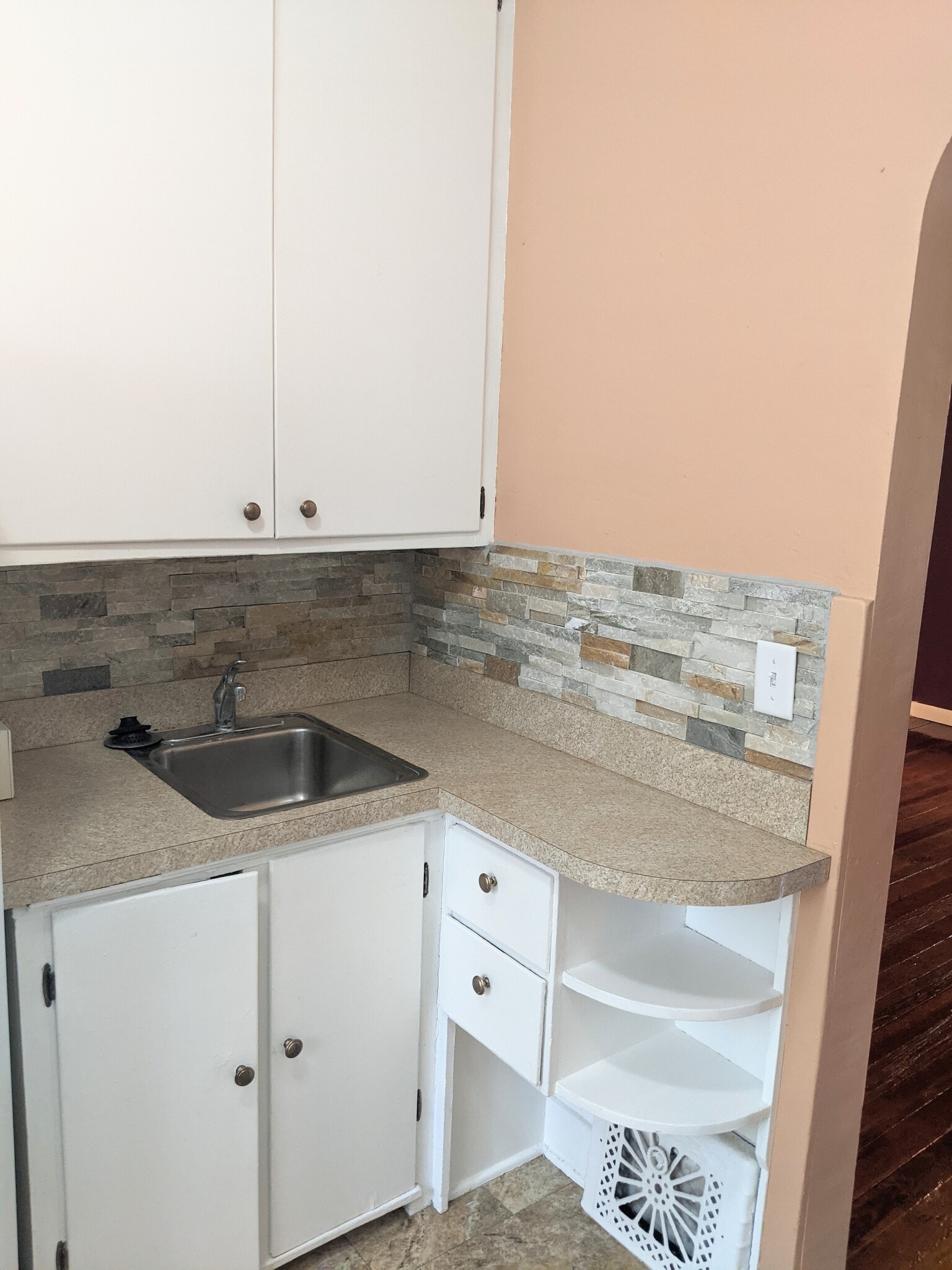 Kitchen - 732 W Shiawassee St