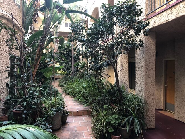 Building Photo - Villa Isabella